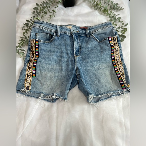 Pilcro Pants - Anthropologie Pilcro The Slim Boyfriend Jean Cut Off Shorts Embroidered 29